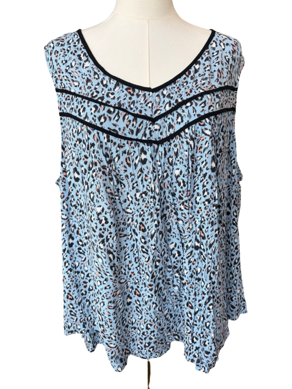 3/$15 NWT Democracy Blue Tank Animal Print V-Neck Plus Size 2XL